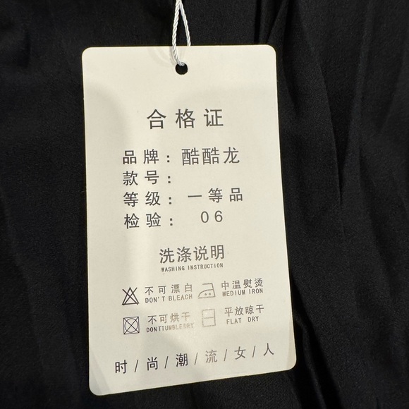 Kukulong High Wait Pleated Skirt with Belt - Size 6 - Picture 3 of 3